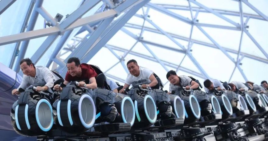 《上海迪士尼·明日世界》 | 圆滚滚的米老鼠,尖端设计的奇幻城堡-21