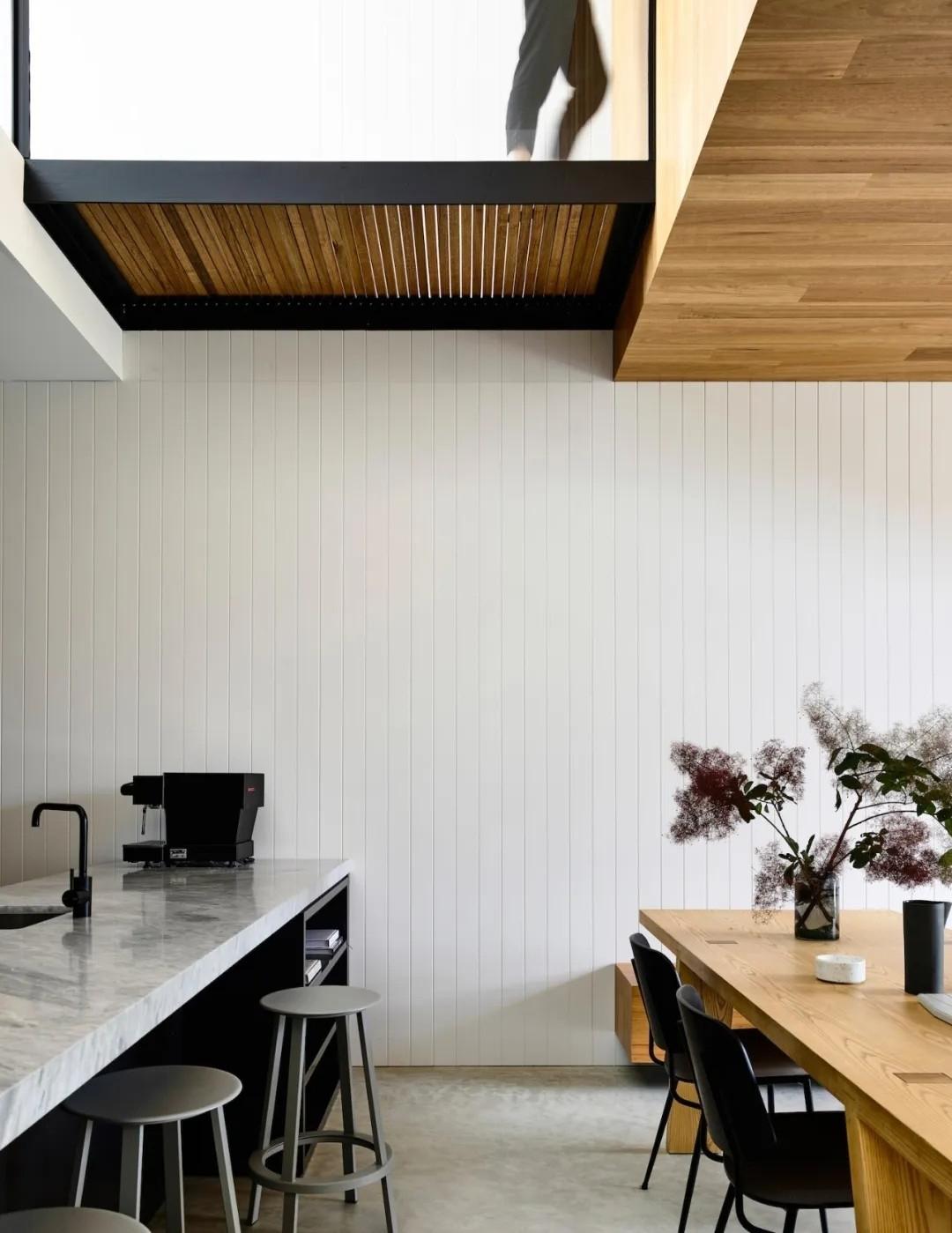 Bek Sheppard--简约现代住宅，用木材打造出温暖舒适的家-36