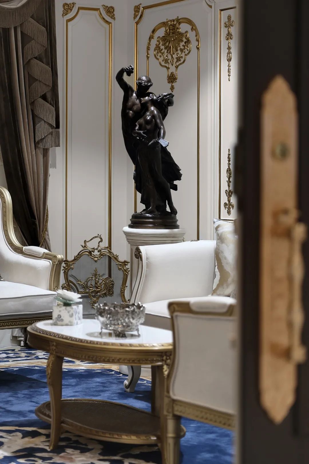 中法融合,青花瓷与纸艺的珠宝艺术廊-41