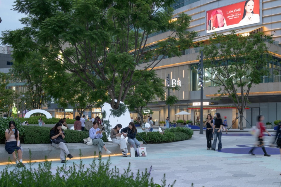 成都万象城公共广场改造设计丨中国成都丨扎哈·哈迪德建筑事务所,FLO景观设计事务所等-69