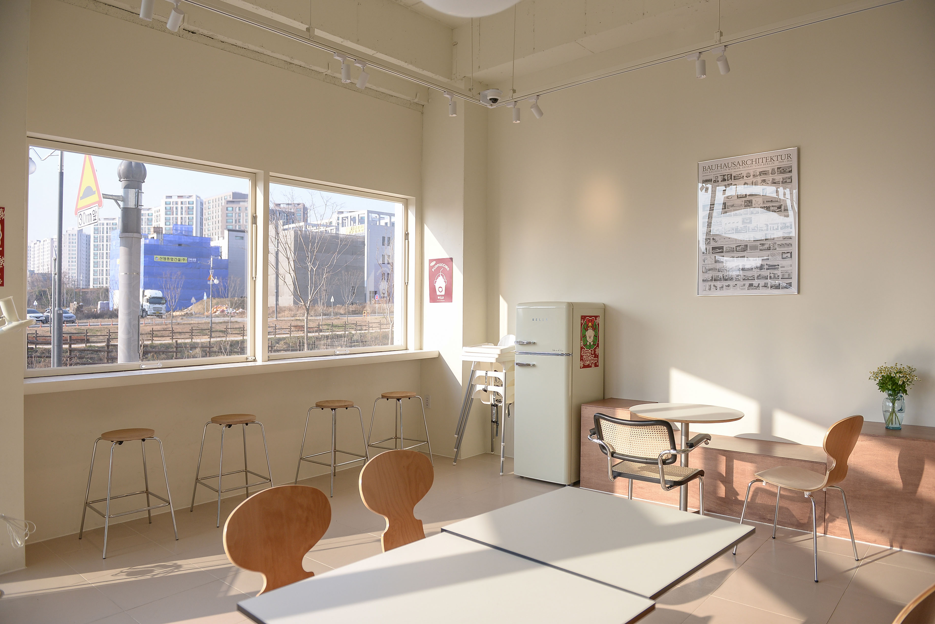 20 平米极简咖啡厅设计，韩式轻奢风格典范-6