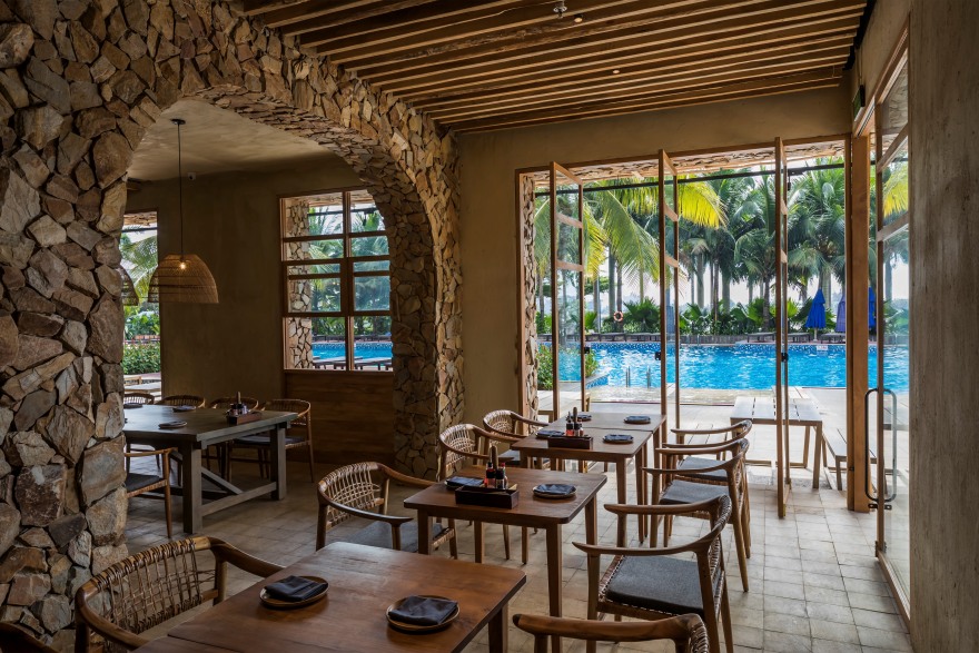 越南"Pizza 4P's"餐厅设计 · 海边别墅中的自然优雅-54