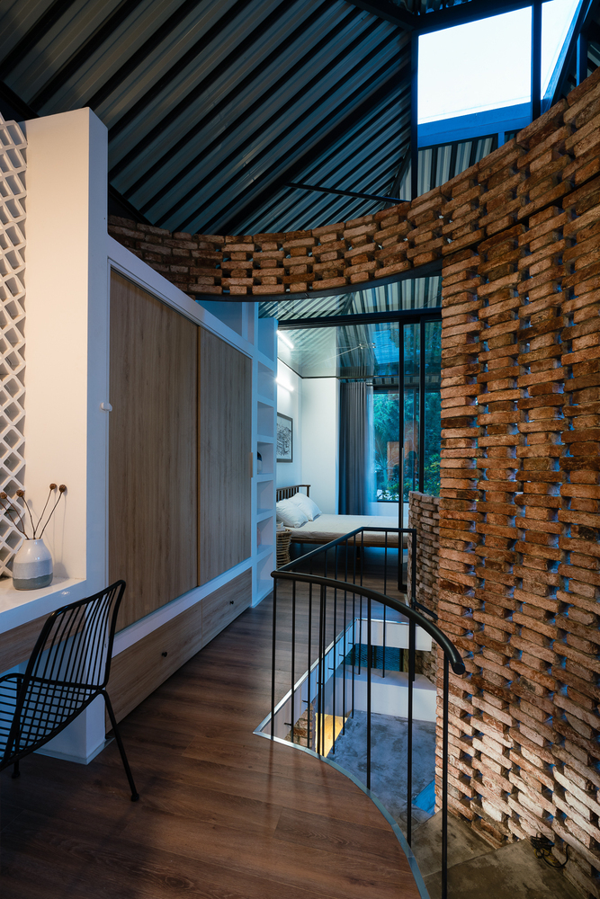 越南热带小院中的“遮阳伞”建筑-72