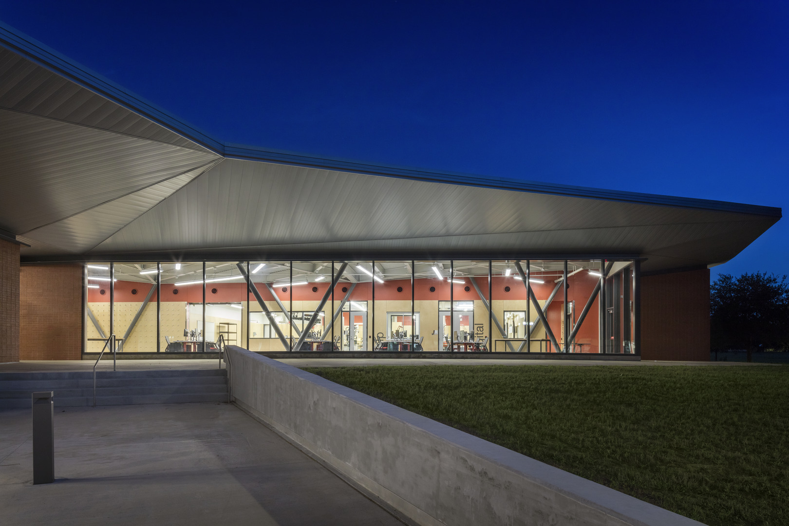 Prairie View A&M University Fabrication Center  / Kirksey Architecture-38