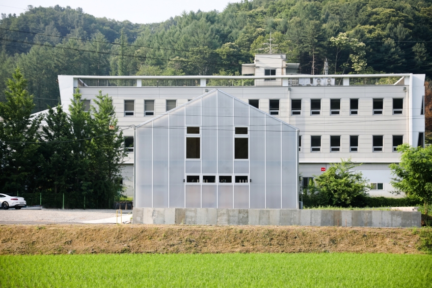 Glass House Laboratory / STAY Architects-34