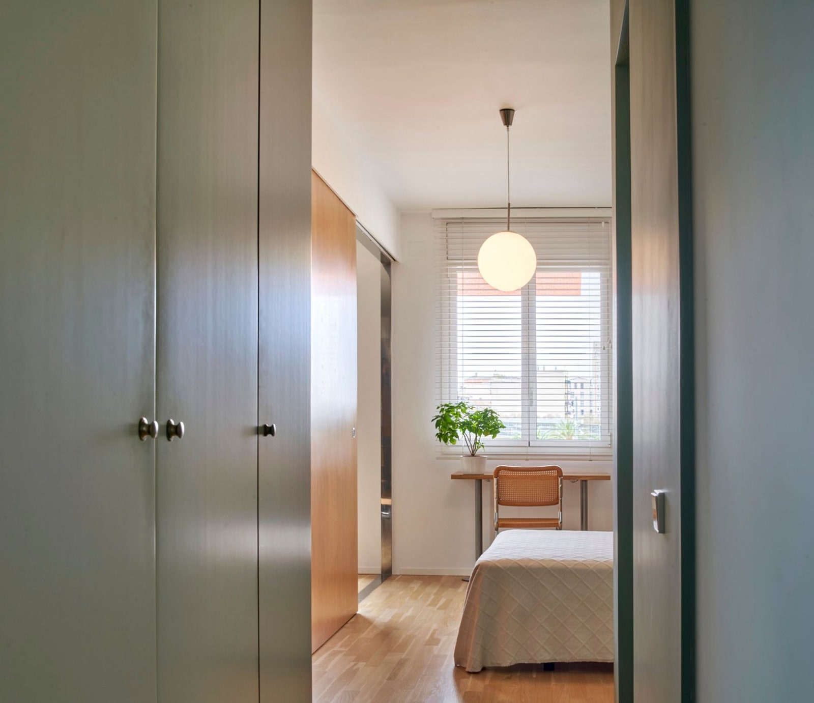 巴塞罗那 90 平米狭小公寓的现代主义改造-29