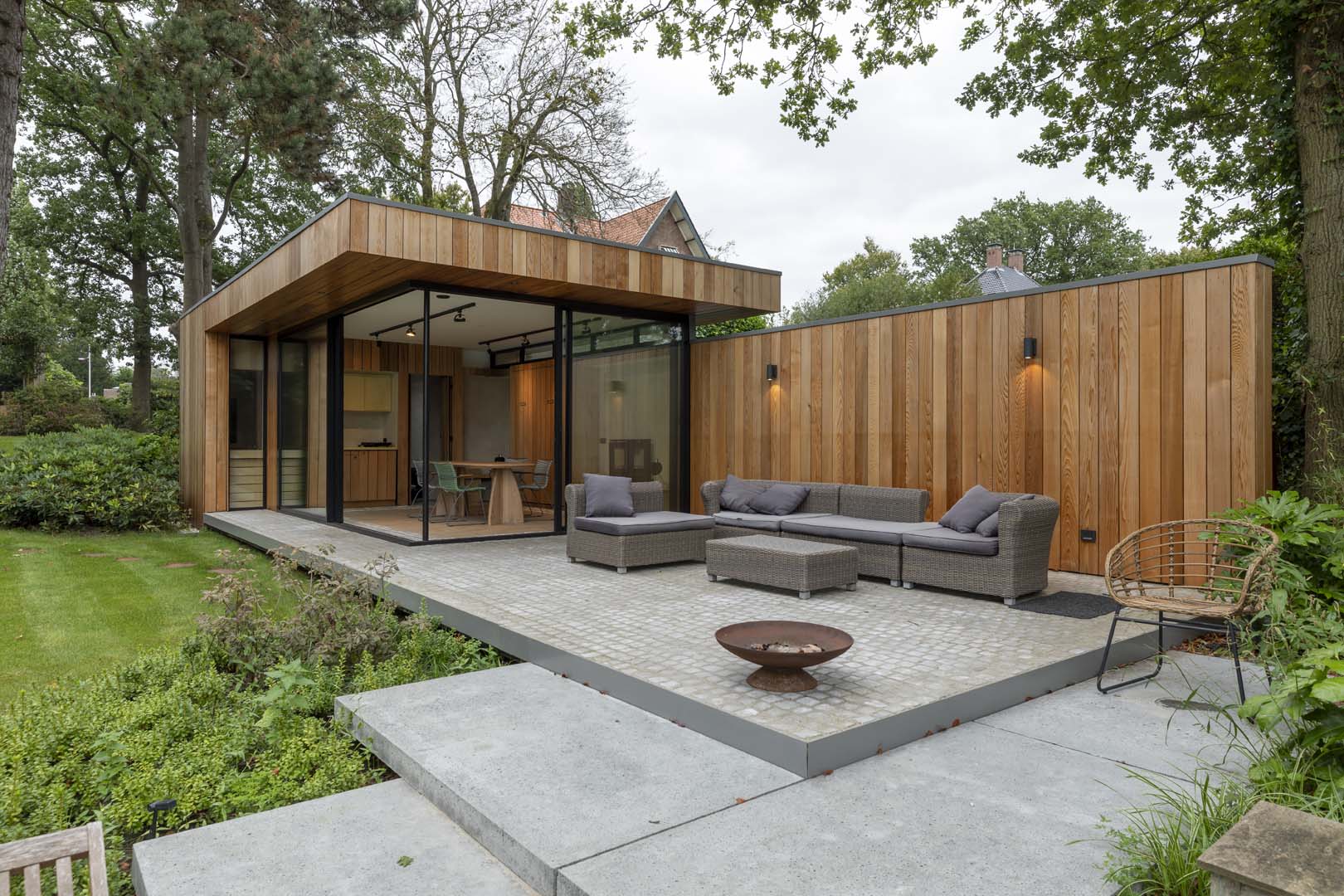 布瑟姆的新建木制花园小屋丨VOCUS-4