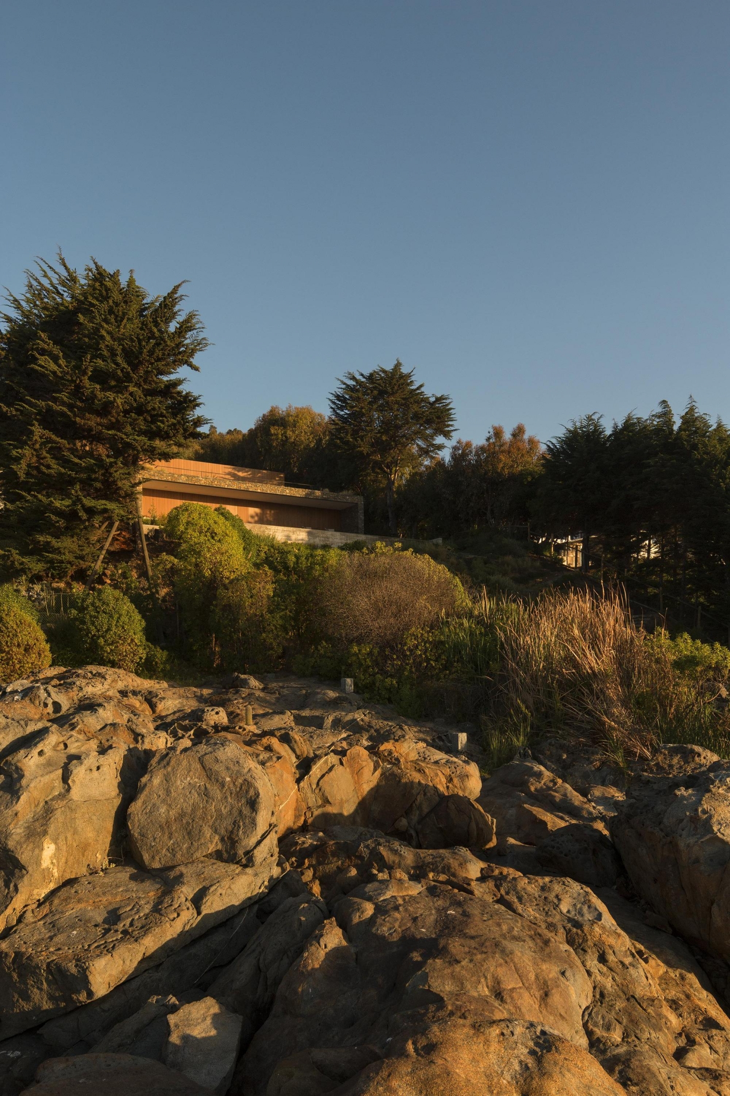 智利罗卡斯别墅 | 石头盒子中的宁静海景-46