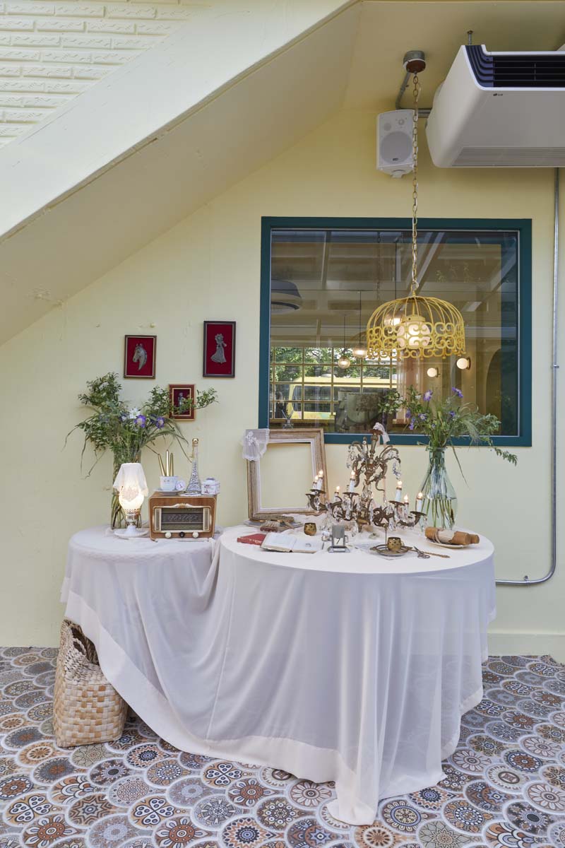 40 平咖啡厅的精致室内设计-17