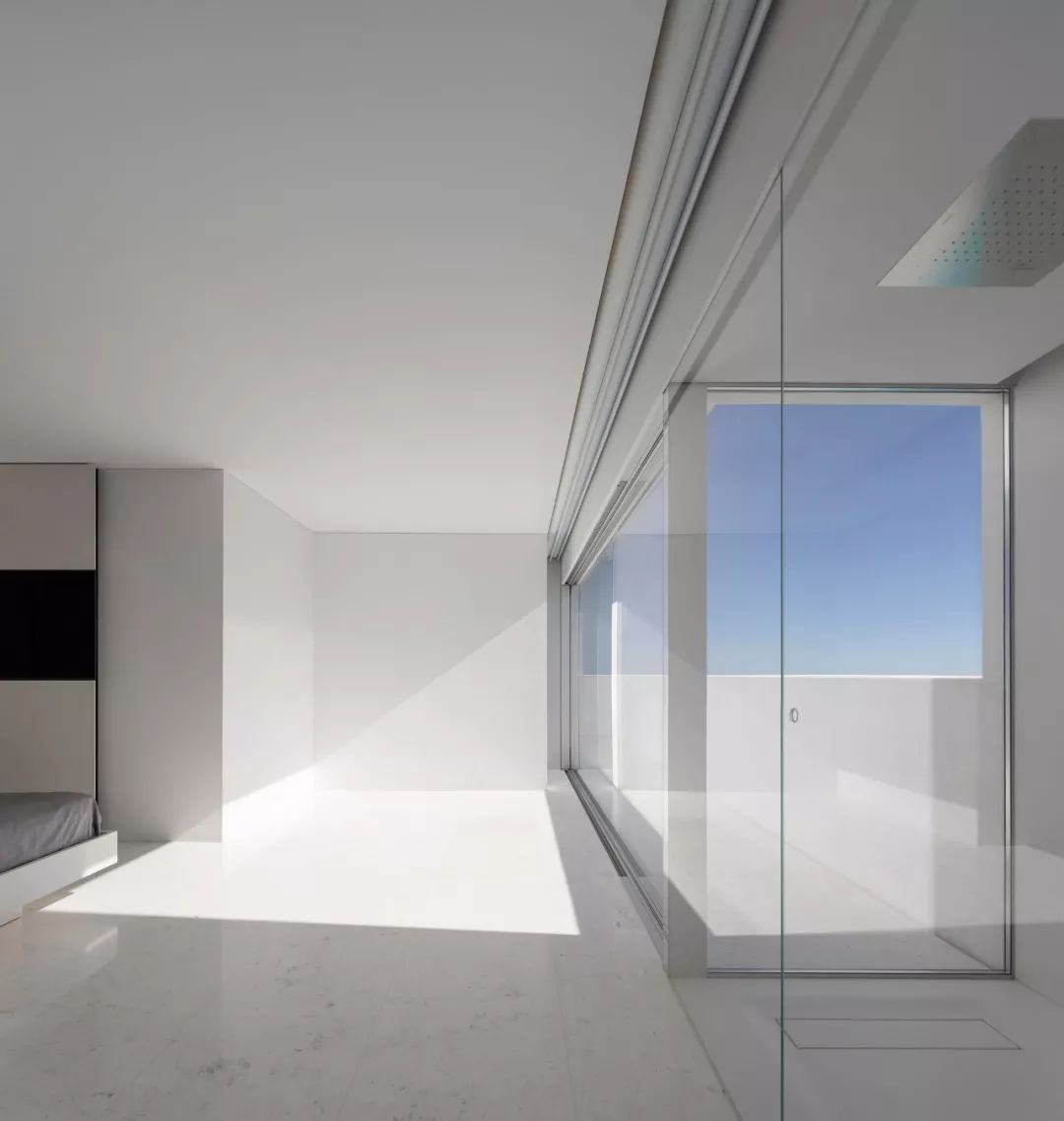 装满了的诗与远方的白色世界  Fran Silvestre-35