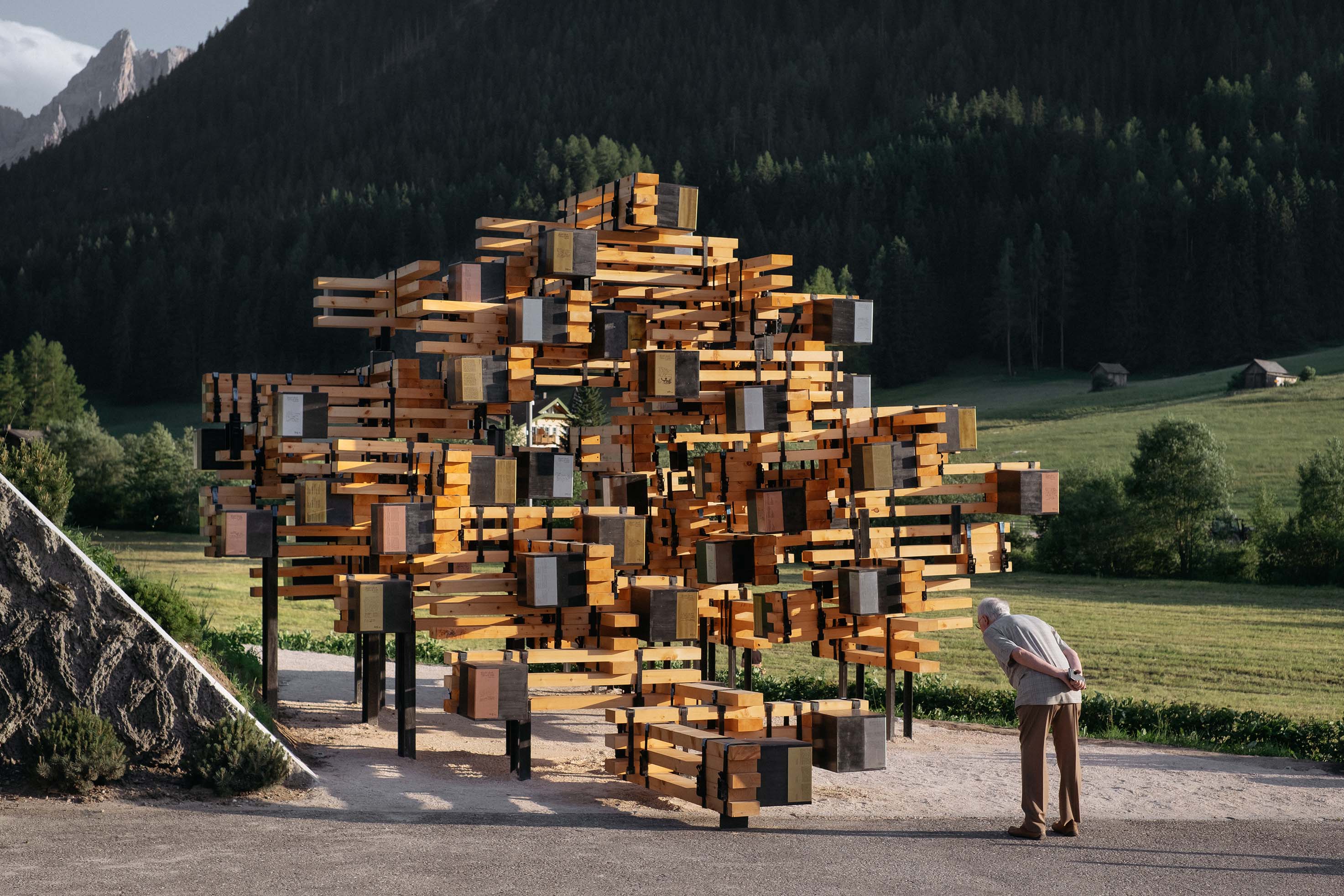 穿越时空的登山传奇 | 150 年 Dolomites 峰顶书安装艺术-6