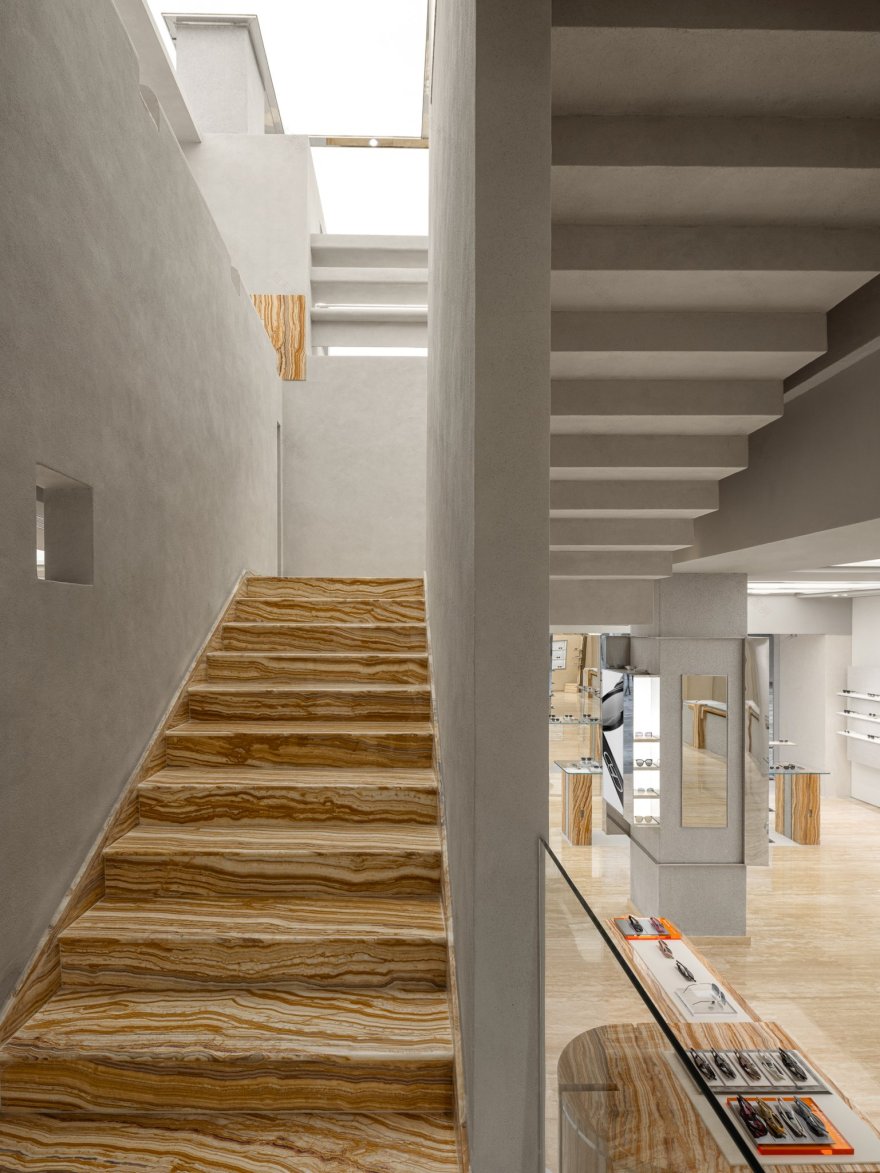 暴龙旗舰店
注:BOLON通常是眼镜品牌暴龙的英文名称,结合语境这里翻译为暴龙旗舰店 丨未明确具体设计公司,设计总监为Jingze Li-15