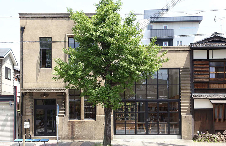 京都开化堂咖啡 Kaikado Café:蕴藏在白年政办与手工茶罐工艺的迷人韵味-0