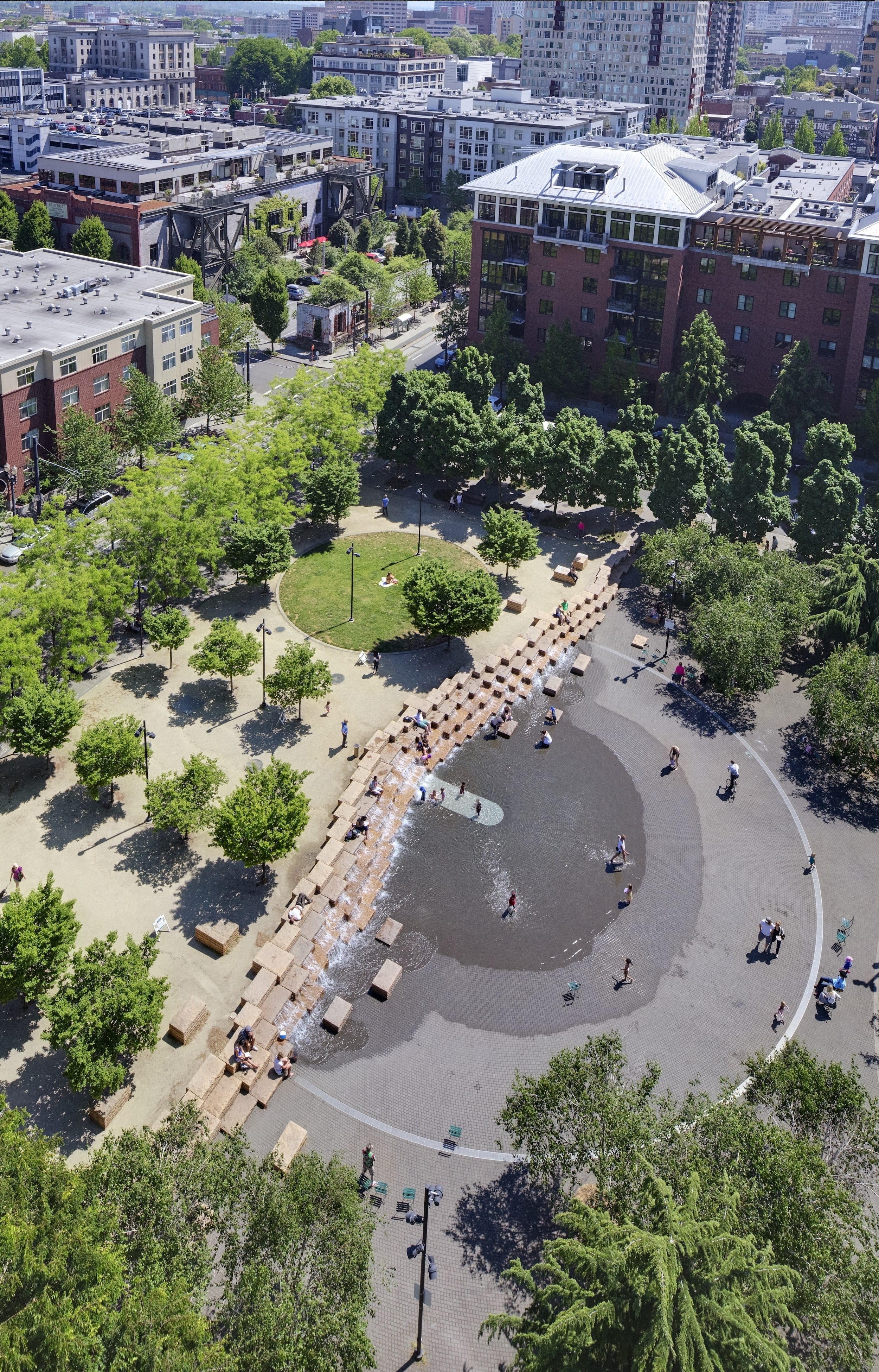 波特兰 Jamison 广场 | 阶梯喷泉的公共空间艺术-2