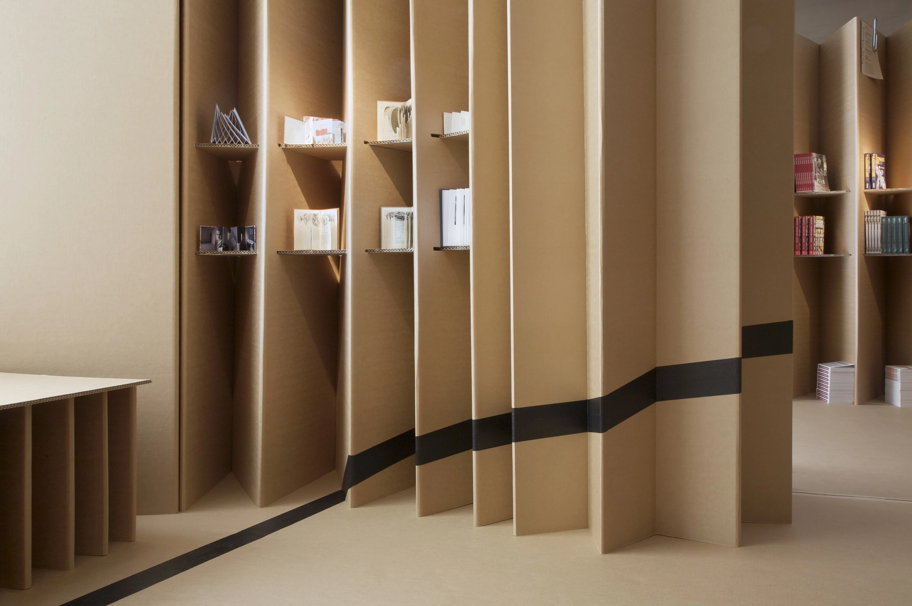 伦敦临时折叠书店-15