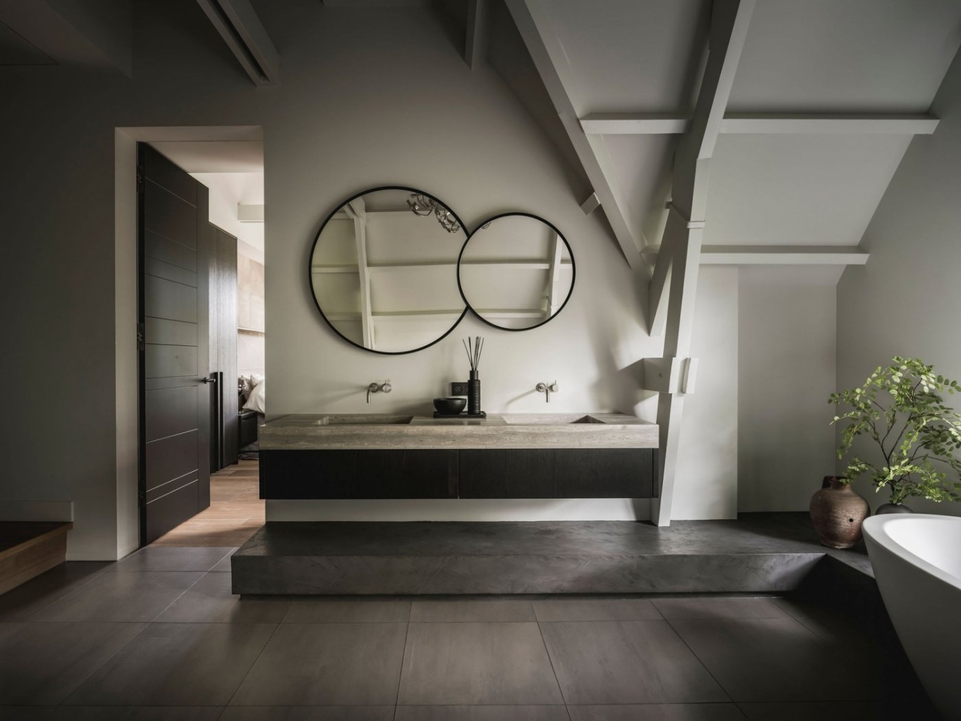 Transformation into a residential house, preserving the characteristics of the carriage house | Kabaz-18