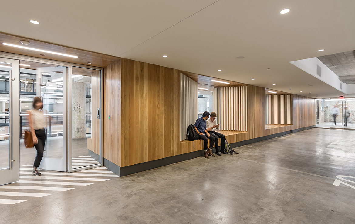 Memphis Teacher Residency | 温暖木质元素打造社区感教育空间-17