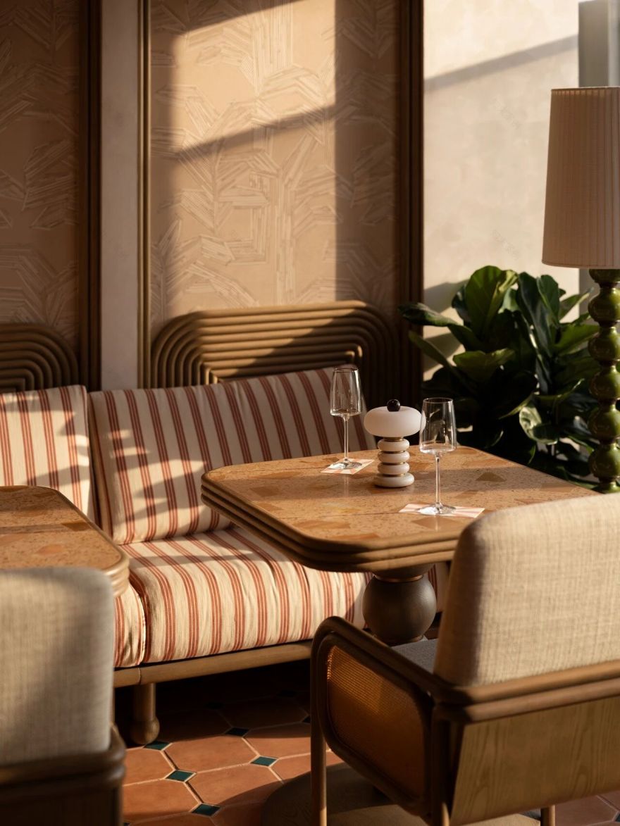 香港尖沙咀金普顿酒店Swim Club天台酒吧丨中国香港丨梁志天设计集团-31