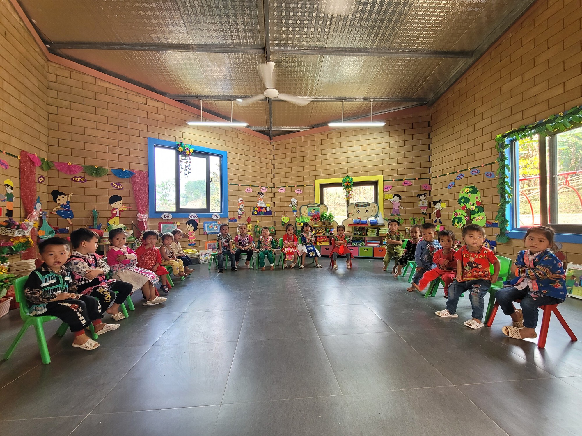 乡村幼儿园建筑丨1+1>2 Architects-12