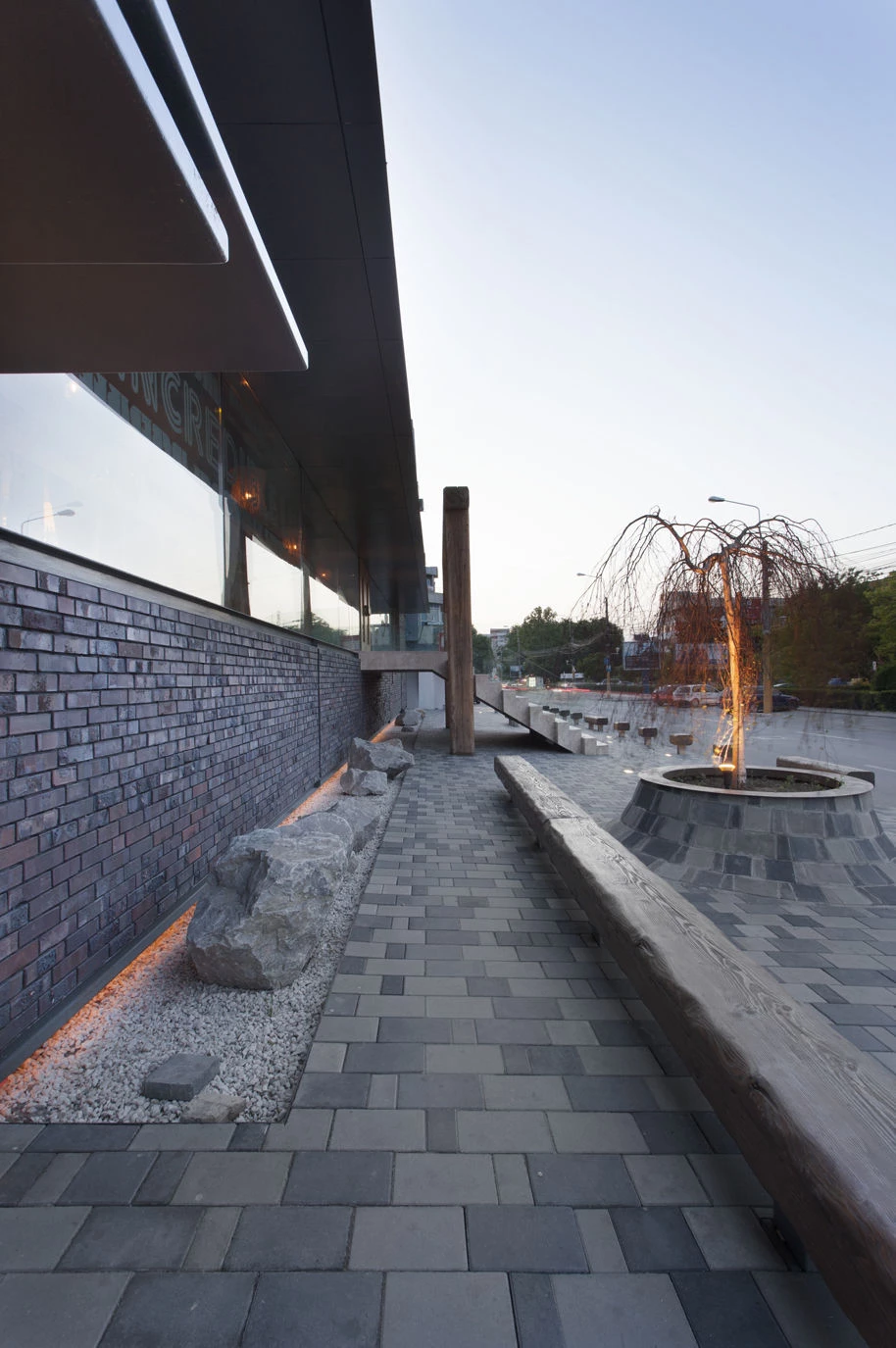 双面共生的罗马尼亚餐厅与俱乐部设计-10