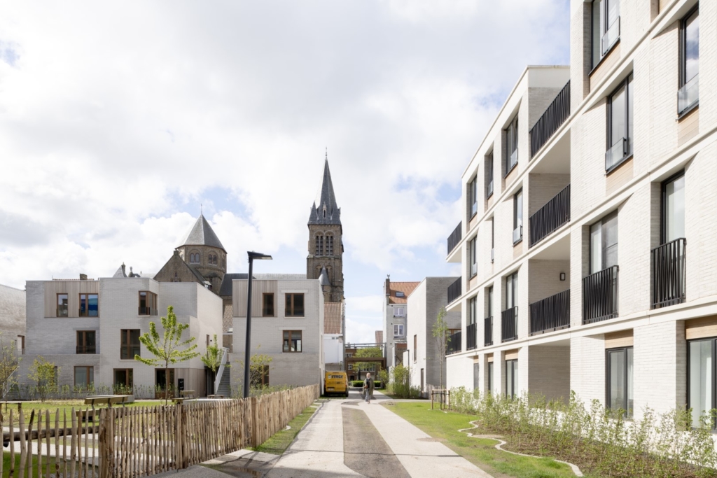 绿色C号列车前往奥斯坦德

注：此处Green C推测为某列火车车次的编号；à为法语到、向，Oostende是比利时城市奥斯坦德的荷兰语名称不同语境可能会使翻译有差异，你可根据具体情况调整 丨B2Ai-5