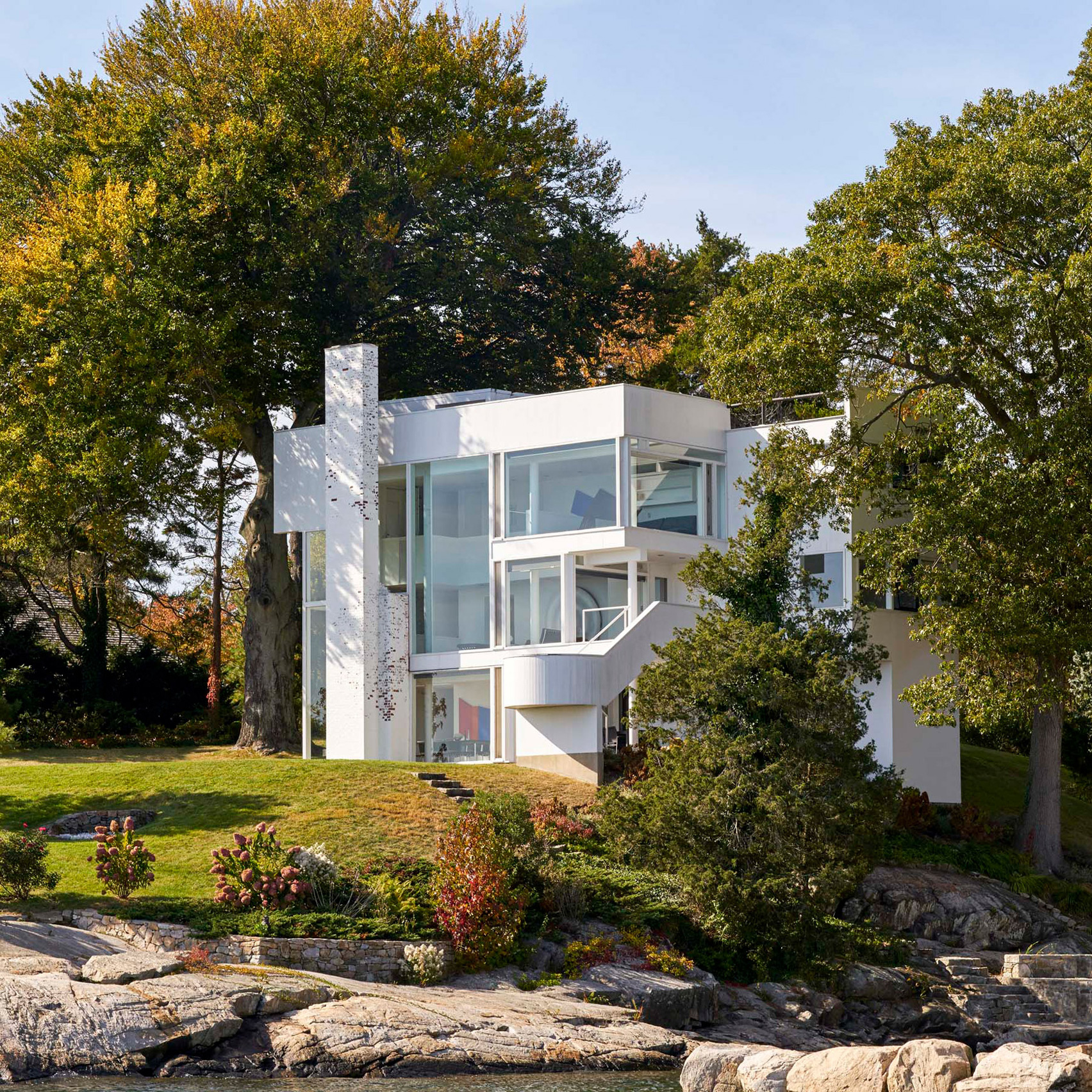 Richard Meier's 1960s Smith House captured in new photographs-0