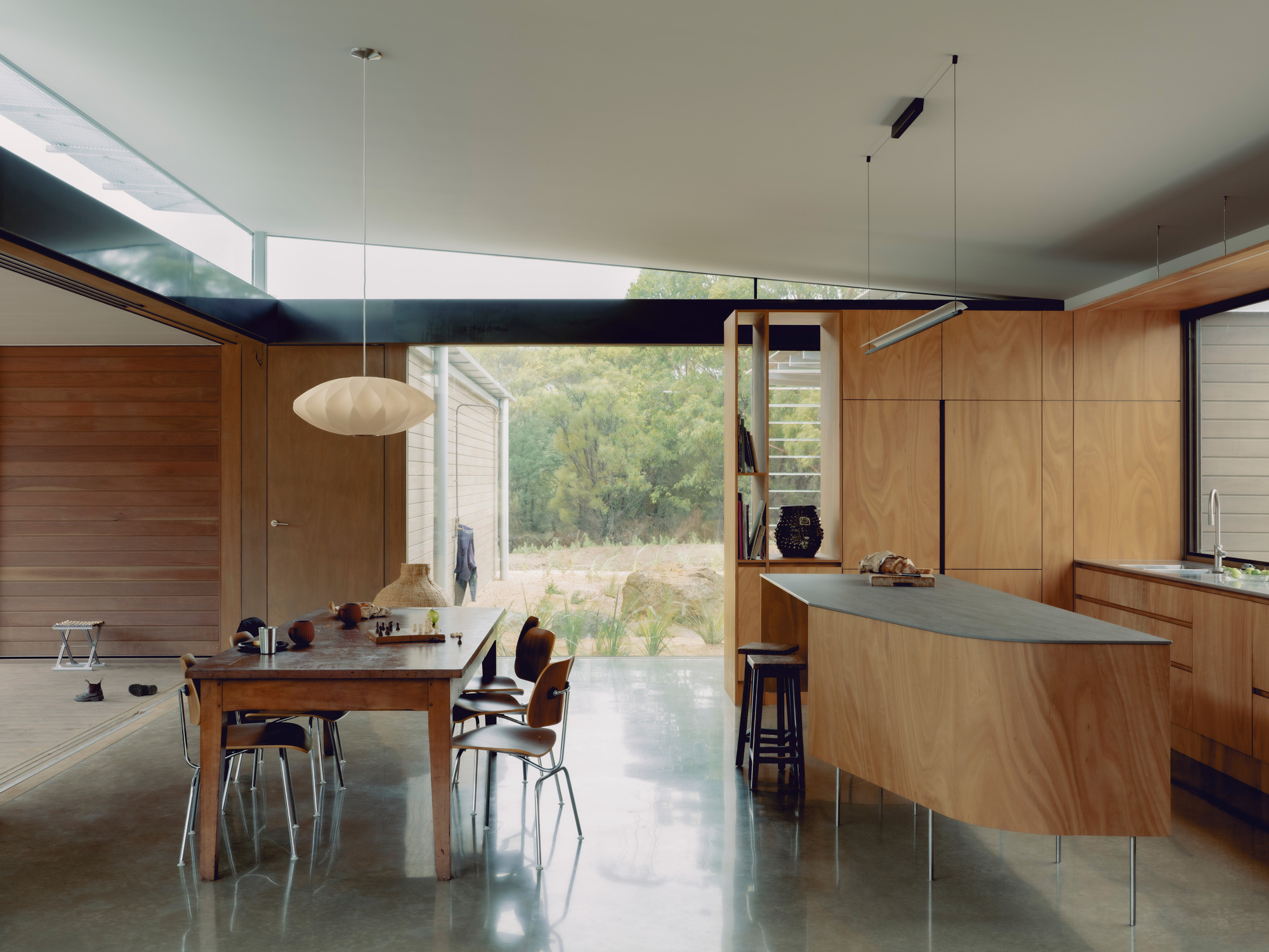 铁木树皮屋(注:Ironbark是一种澳大利亚的硬木,叫铁木树,这里推测可能是用铁木树皮建造的房屋) 丨澳大利亚丨Not All Architecture-18