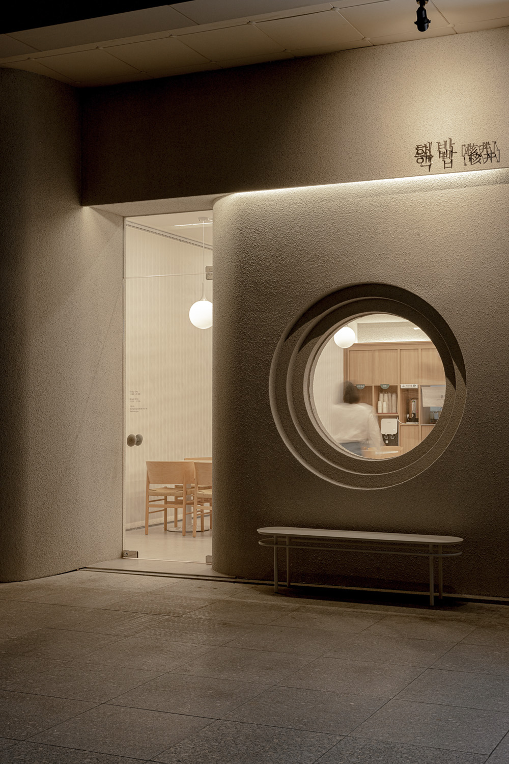 核餐吧 | 极简工业风打造 18 平美食空间-10