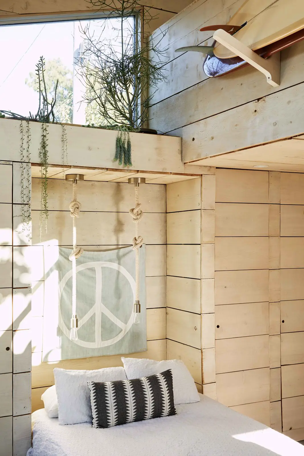 威尼斯海滩上的舒适冲浪小屋 | 一个成功的空间改造案例-3