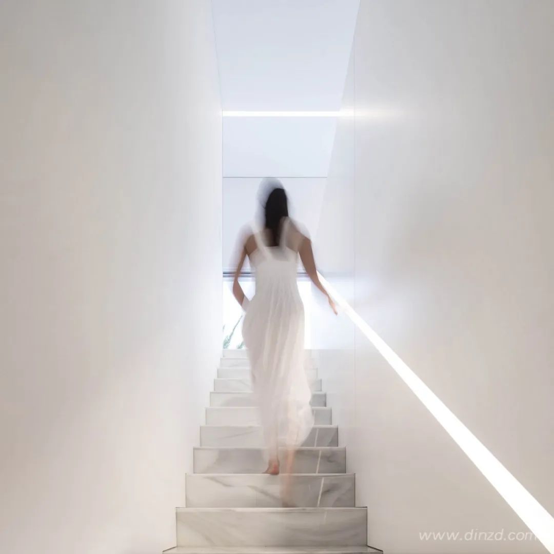 白色极简，融入自然的住宅设计-137