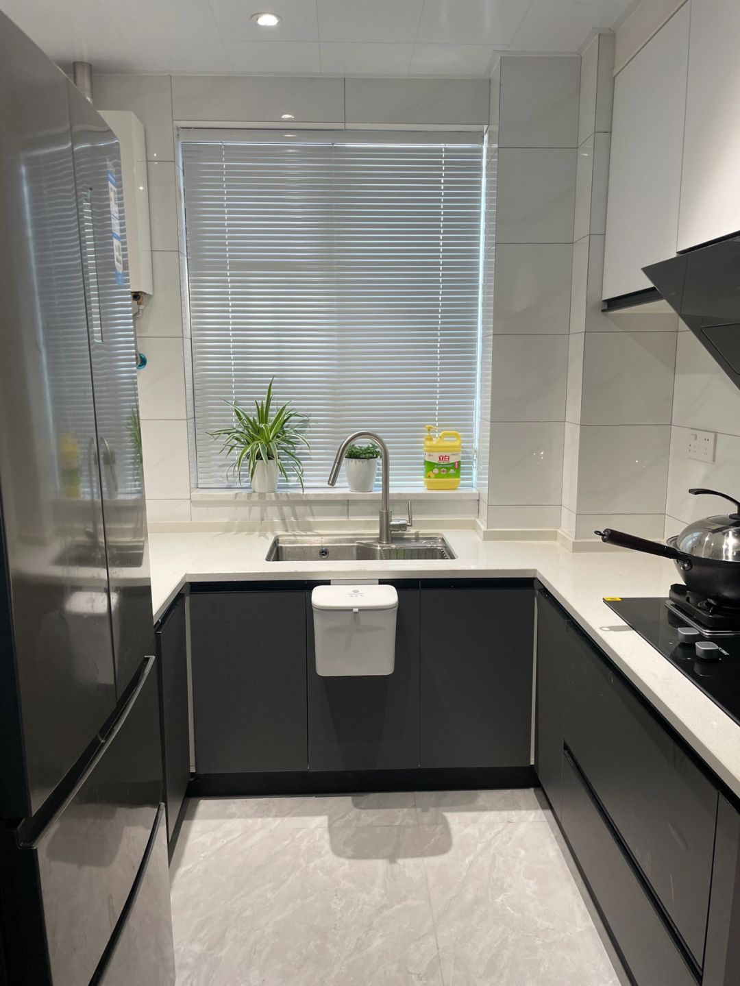 黑白灰现代简约风空间设计-9