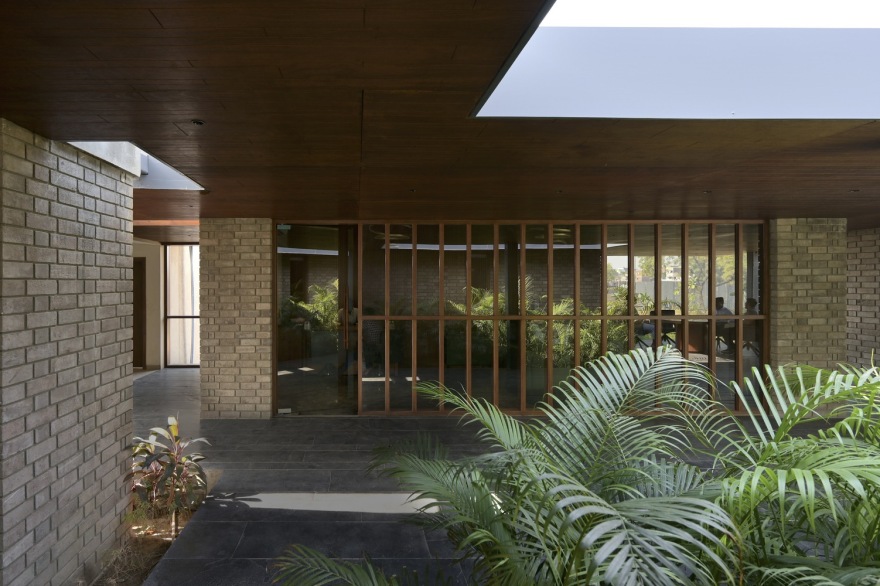 几堵墙和一间屋顶办公室丨inpractice-6