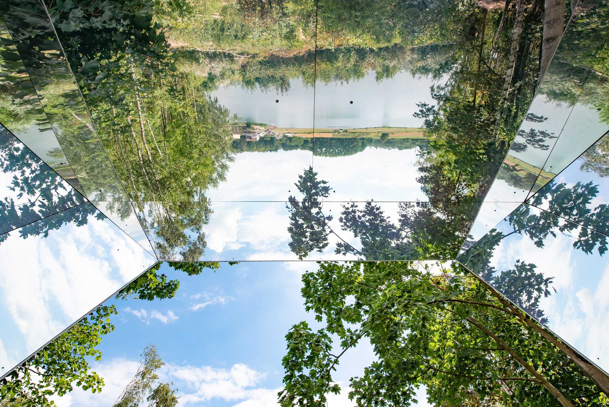 Reflektor Pavilion / Atelier ARI-20
