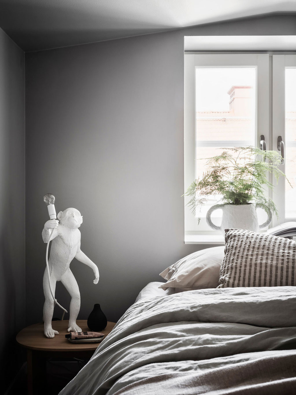 35 平米灰调顶楼公寓，独特设计展现极致空间魅力-23