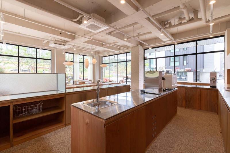 现代简约风 40 平咖啡厅设计-15