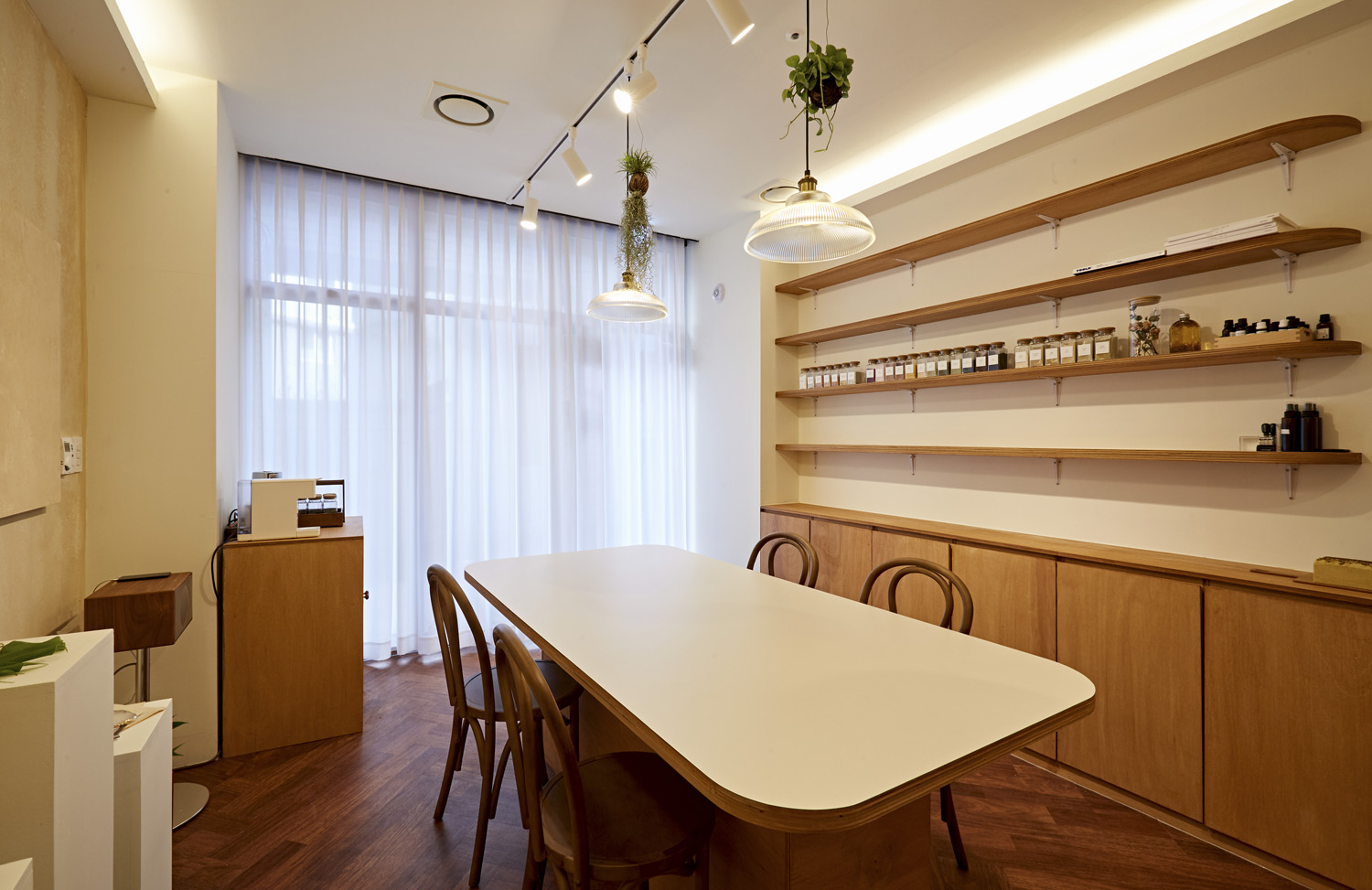 温馨舒适 | 白色木纹打造 8 平米浴室的极简奢华-2