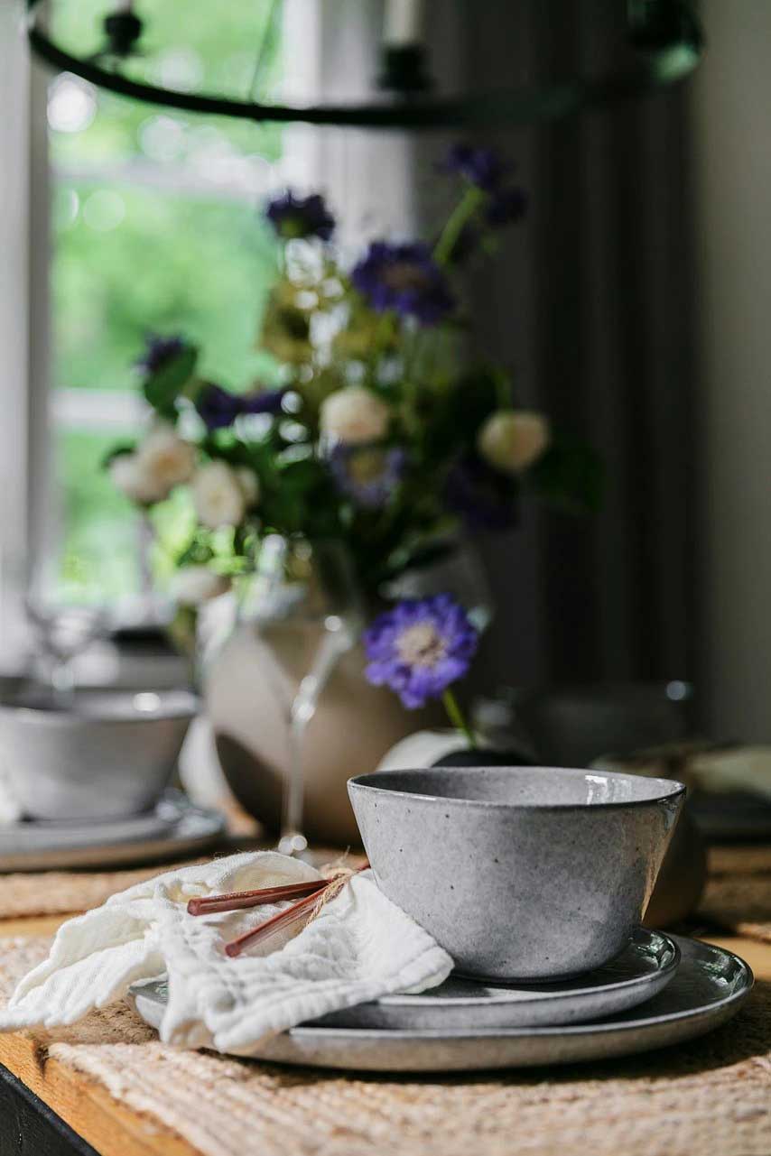 瑞典森林边缘的复古温馨木屋-5