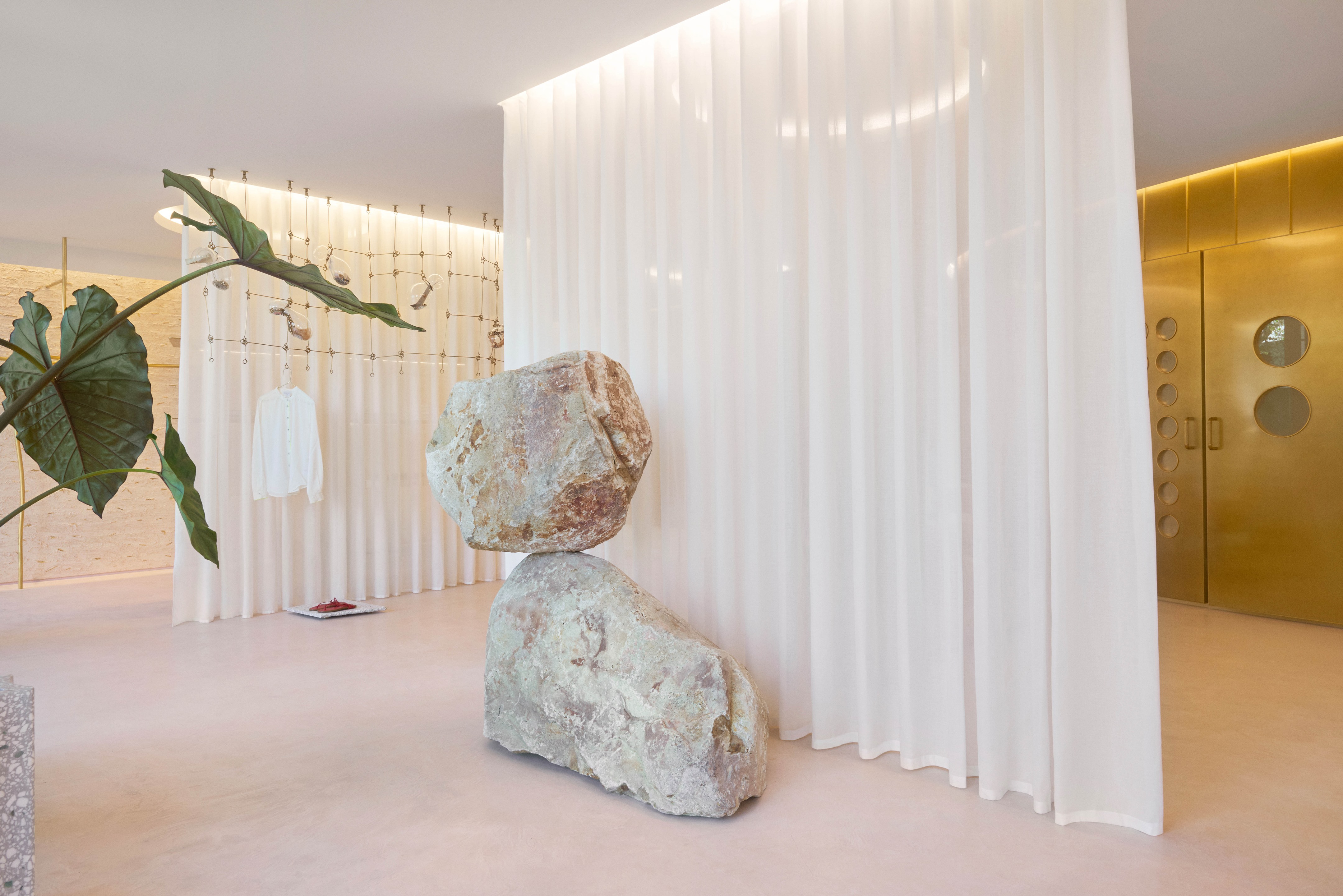 洛杉矶复古建筑中的时尚服装店设计丨美国洛杉矶丨Robert Vattilana-10