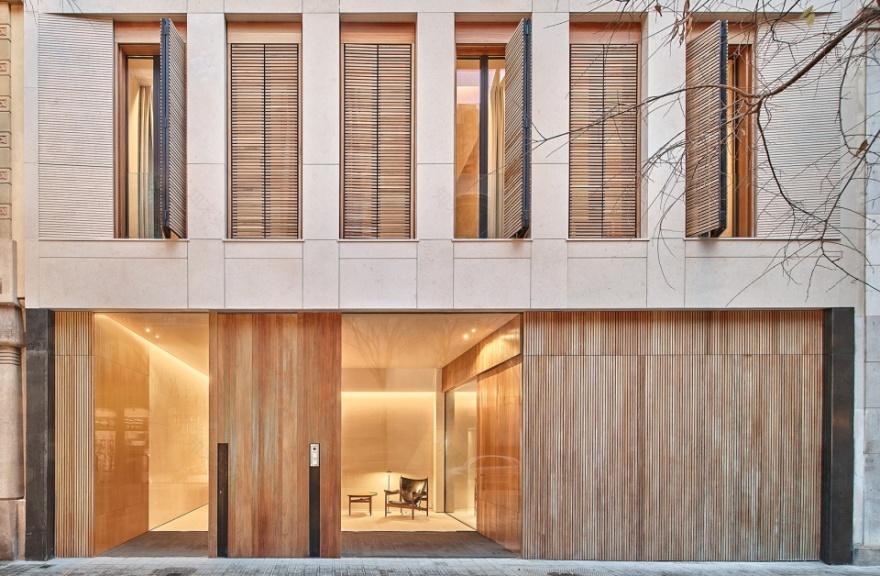 巴塞罗那 Ausiàs March 住宅楼改造 | 向光线致敬的现代建筑立面-8