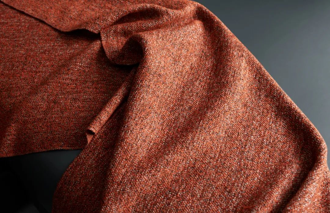 圣日尔曼大道的极简浪漫 | 黑白灰++ 铁锈红的家-41