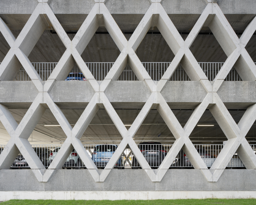 停车大楼的动态转换空间-38