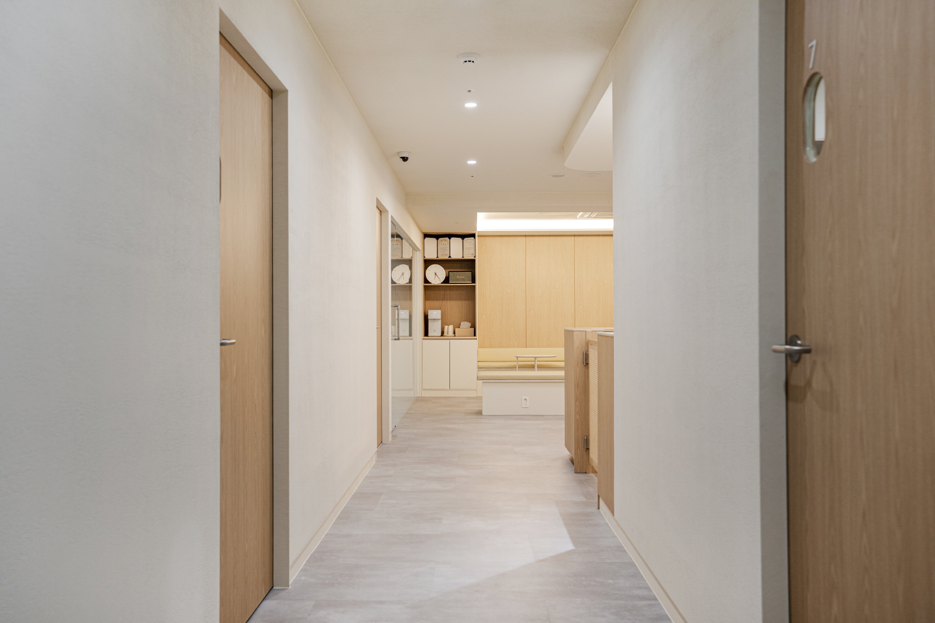 简约白色系打造儿童精神健康医学空间-8