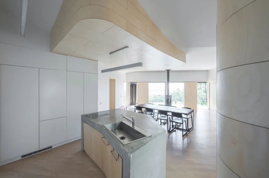 首尔以东的倾斜屋顶乡村住宅-43