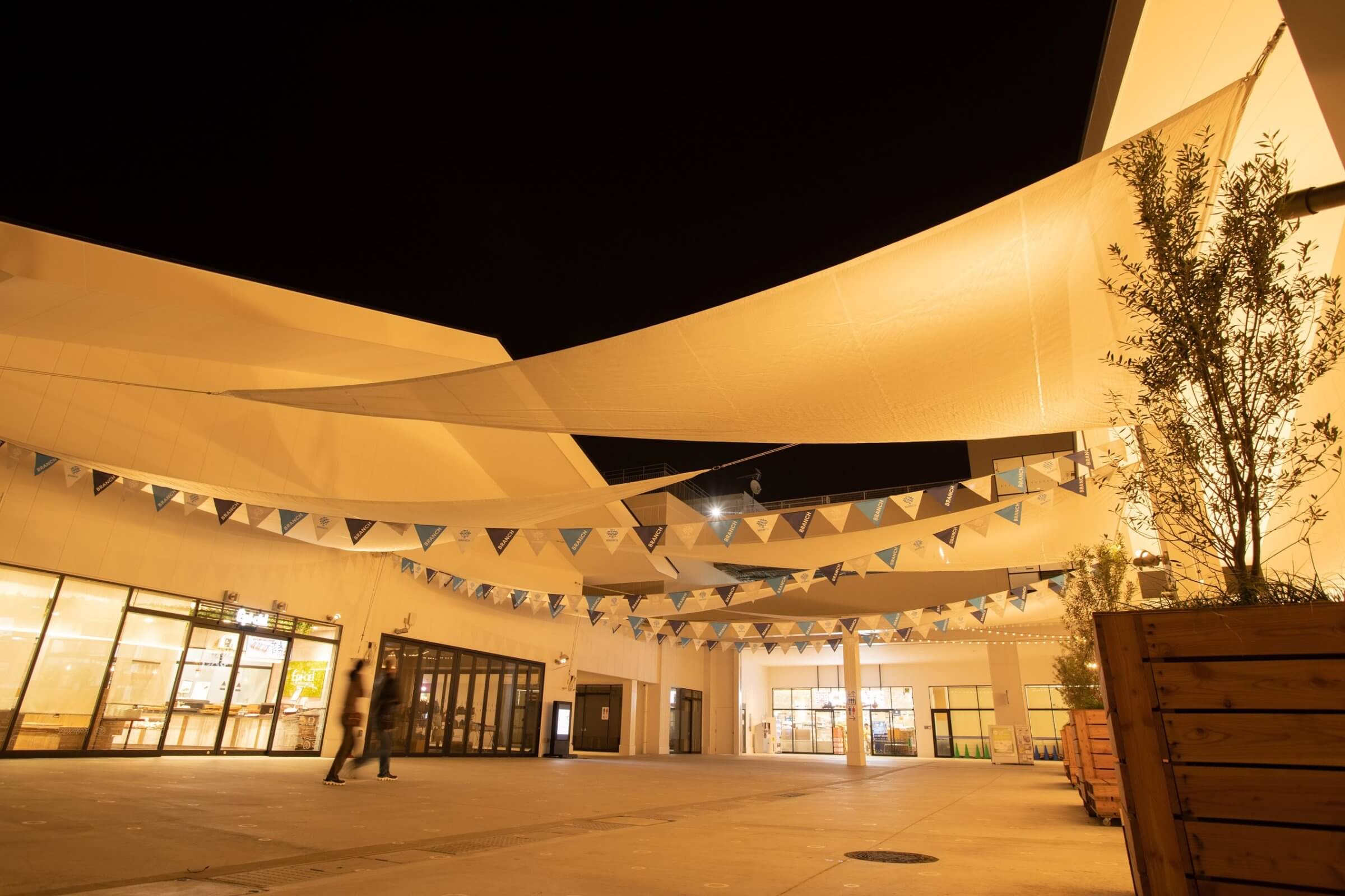 
      BRANCH Yokohama Nanbu Market ｜ STGK Inc. | Landscape Design - Creating a living human-scape
    -19