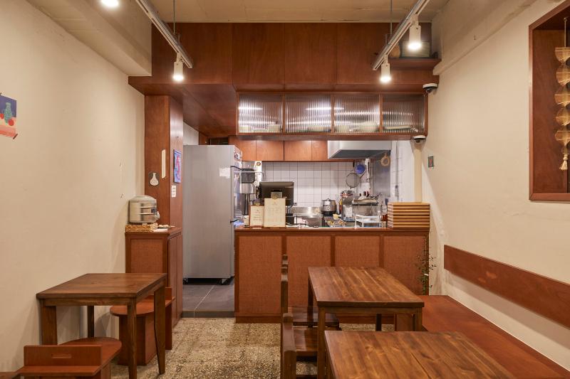 温暖小清新，10 坪餐厅的装修魅力-8