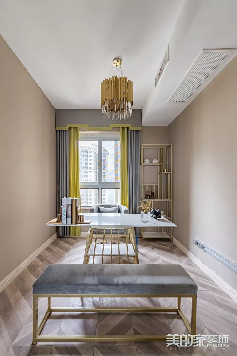 三代同堂的现代家园,金属质感与色彩活力的完美融合-54