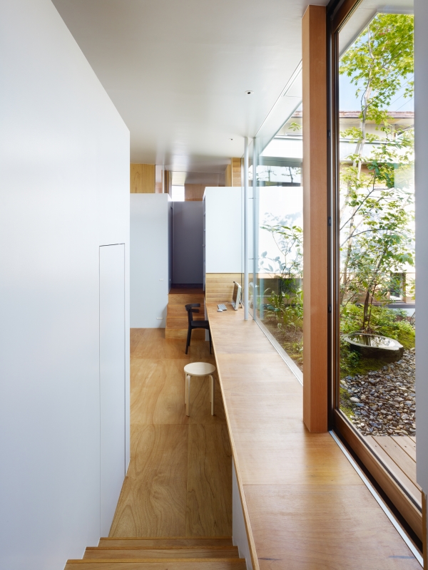 奈良省简约木制住宅 | 室内外视线互动,打造私密花园空间-15