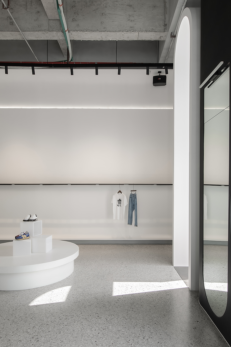 NOVO 服装店丨目后空间设计-21