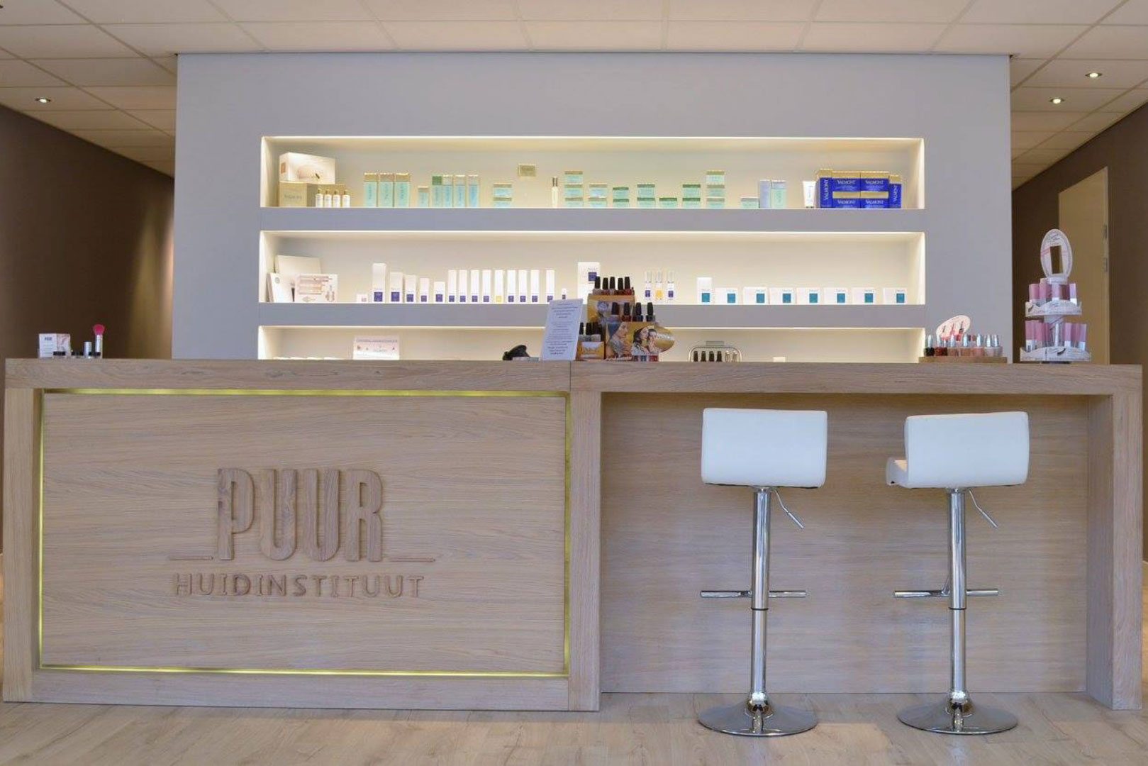 服装店,男装店到皮肤机构的改造-3