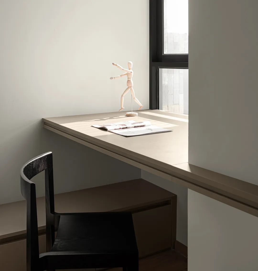 轻灰+原木格调，克制的温柔美-35